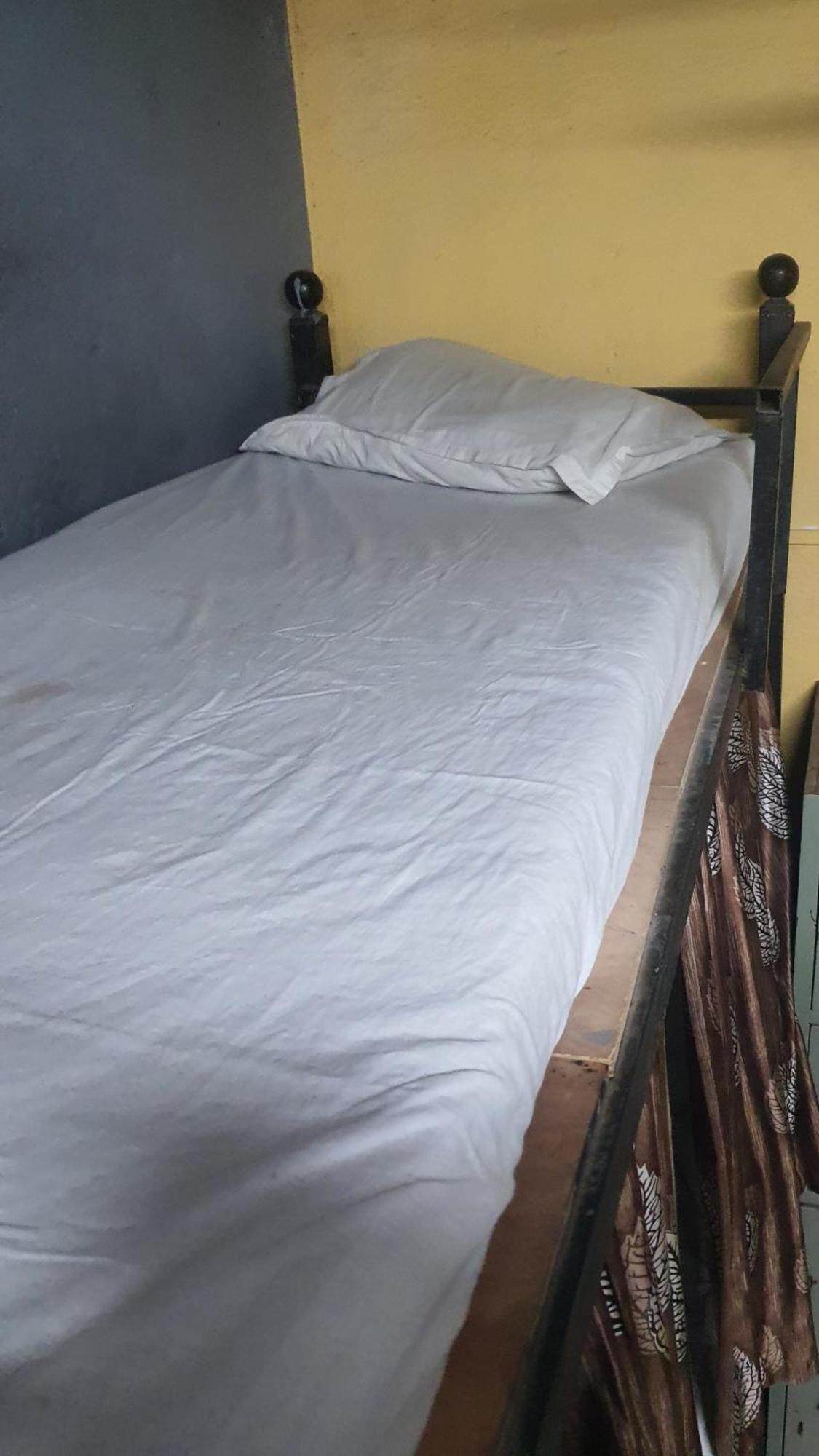 Bapuji Dormitory Hostel Мумбаи Экстерьер фото