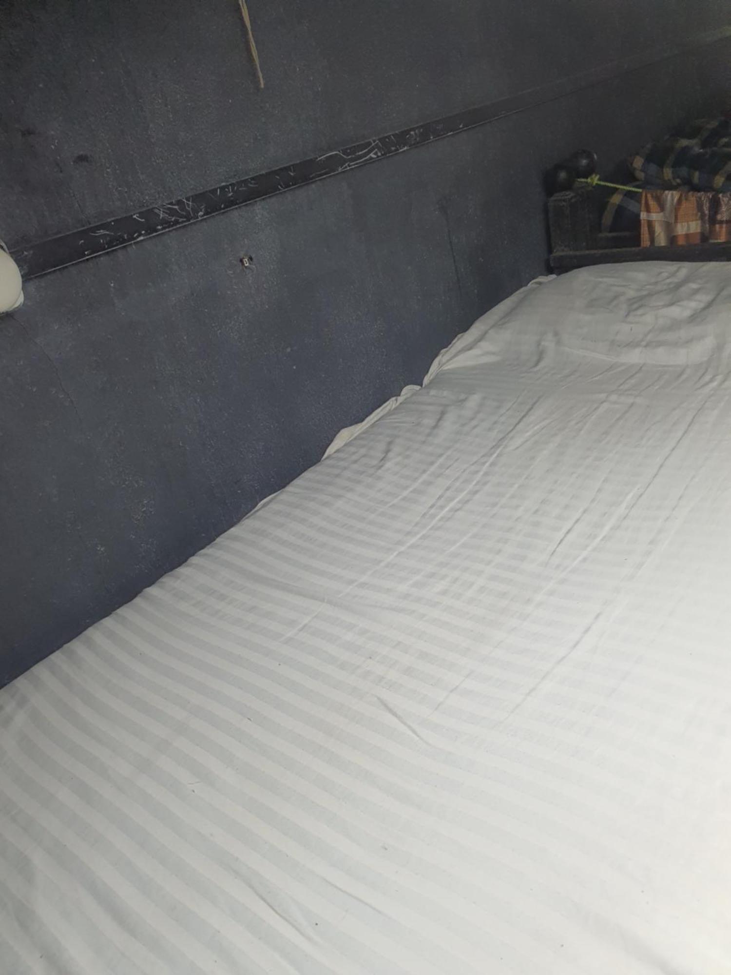 Bapuji Dormitory Hostel Мумбаи Экстерьер фото