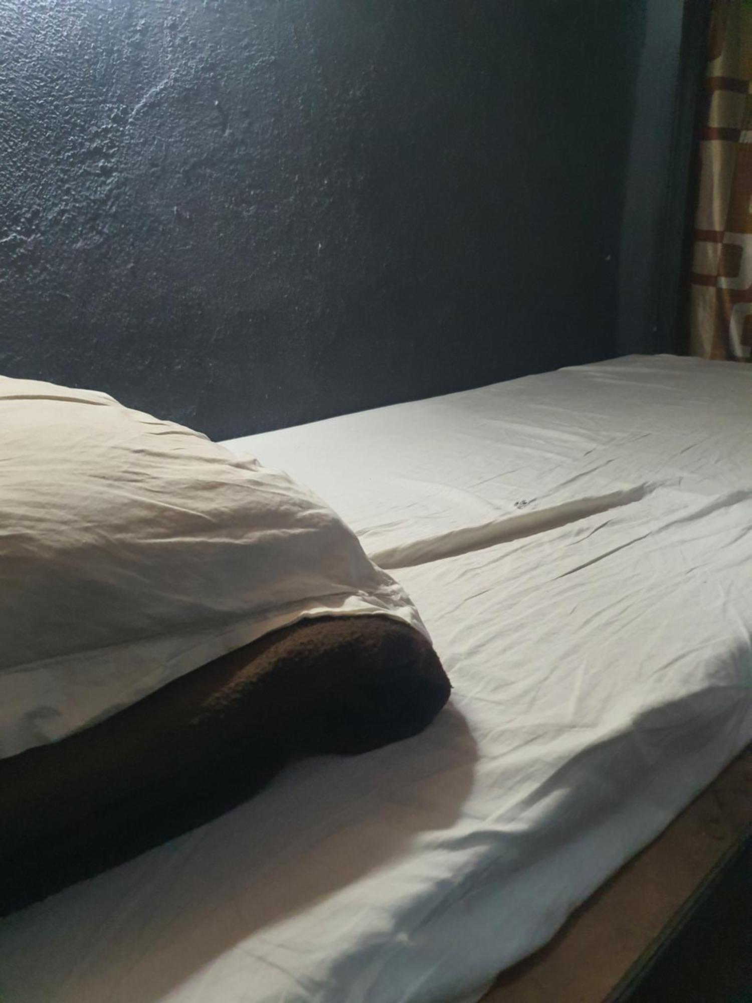 Bapuji Dormitory Hostel Мумбаи Экстерьер фото