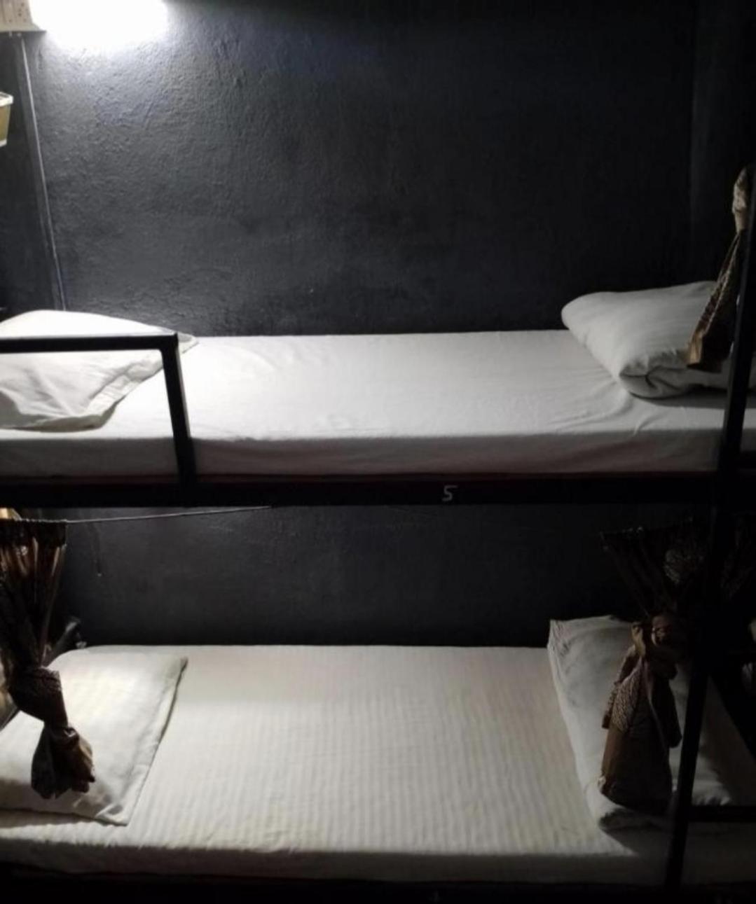 Bapuji Dormitory Hostel Мумбаи Экстерьер фото