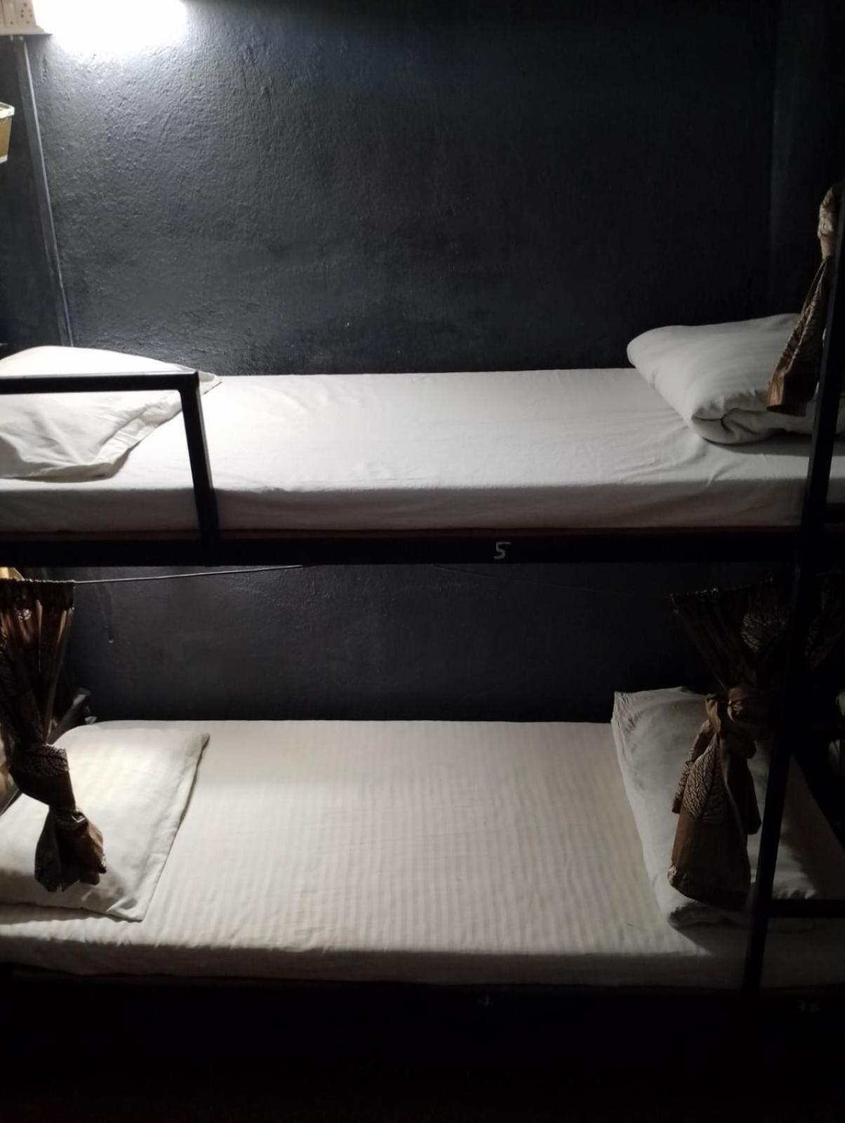 Bapuji Dormitory Hostel Мумбаи Экстерьер фото